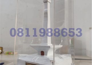Box akrilik miniatur Monumen Nasional Jakarta desain eksklusif transparan