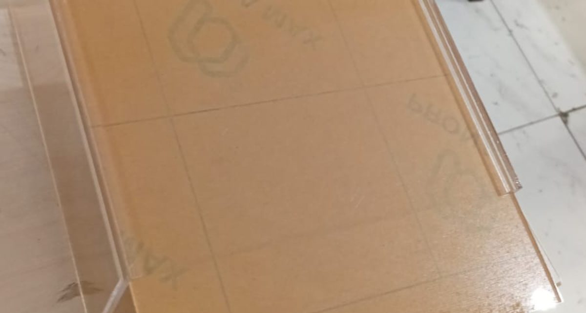 Box akrilik sliding bening 3mm custom ukuran dengan desain tutup geser transparan rapi dan presisi.