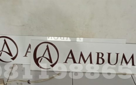 signage akrilik custom logo ambumah papan nama akrilik elegan untuk branding toko dan kantor