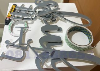 cutting akrilik presisi huruf signage