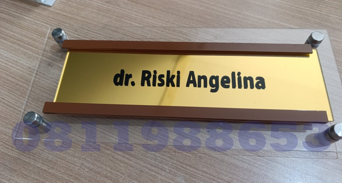 papan nama akrilik minimalis modern