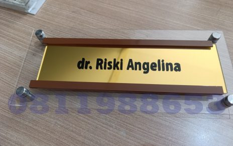 papan nama akrilik minimalis modern