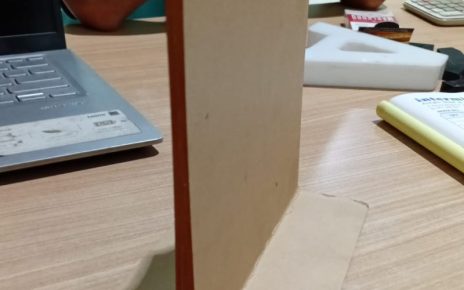 dudukan menu akrilik A4 standing display